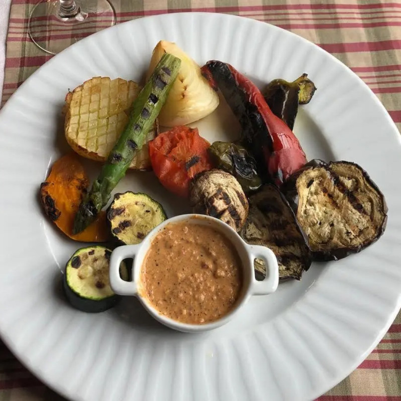 Viu l'enoturisme a l'Empordà i gaudeix d'un bon dinar