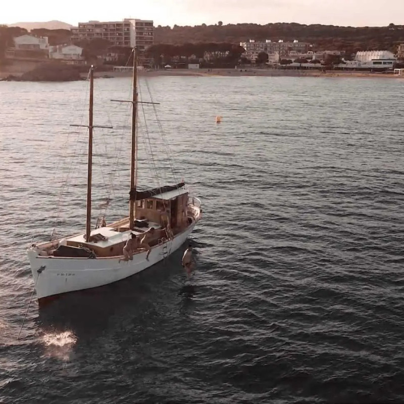 Tast de mar i gambes de Palamós a bord d'un vaixell centenari