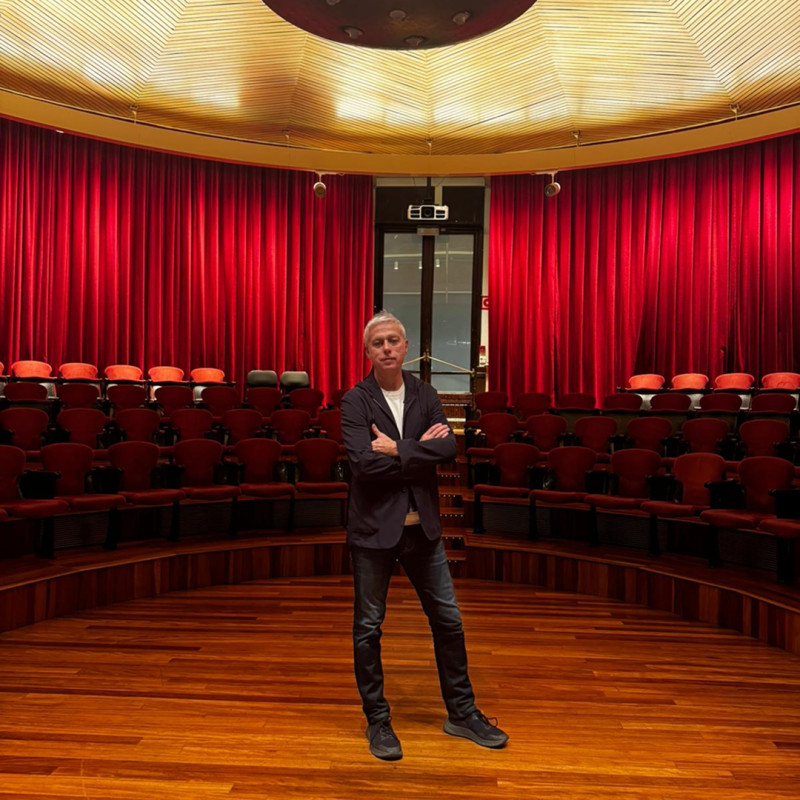 Vine de públic al 2 x CENT, amb Albert Om