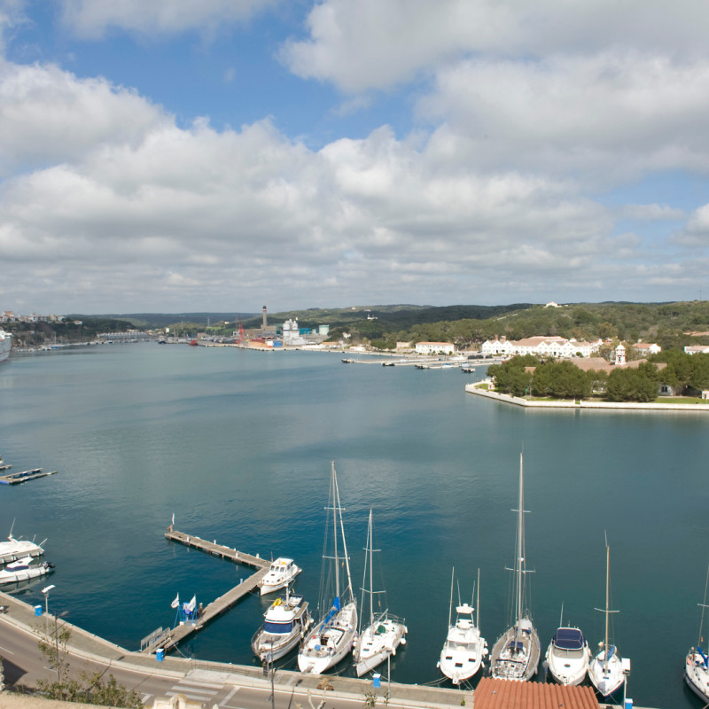 Ruta en barca per les illes del port de Maó
