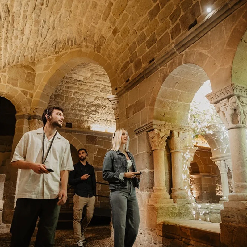 Experiència medieval al monestir de Sant Benet amb audioguia